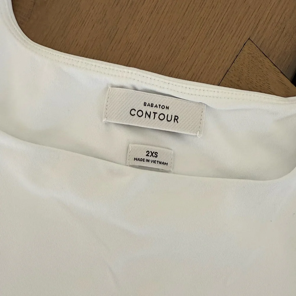 Babaton Aritzia Contour Squareneck Bodysuit! 🤍 - Picture 3 of 3